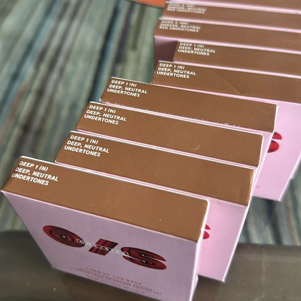 One Size O/S Powder Foundation Deep 1 Turn Up The Base